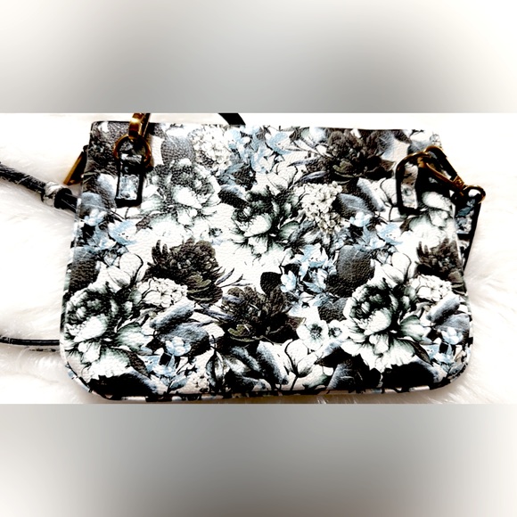 NWOT Betsey Johnson Poppy Crossbody Bag & Infinity Scarf W/ Black Bow Tie - Picture 7 of 10